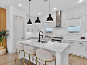 2557  Carmelita Street , Dallas Texas 75212