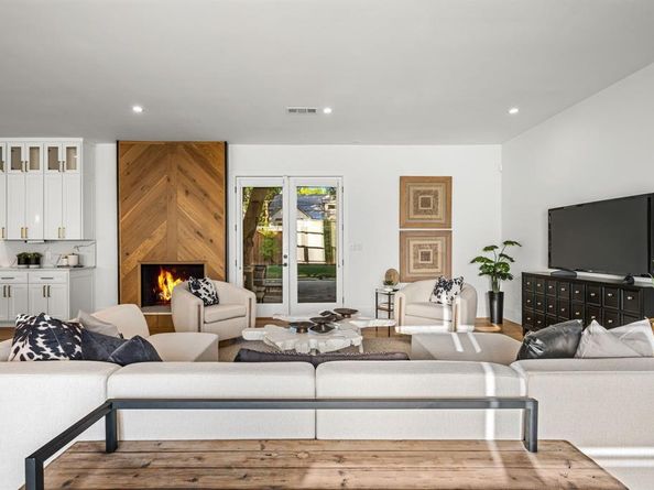 10424  Remington Lane , Dallas Texas 75229