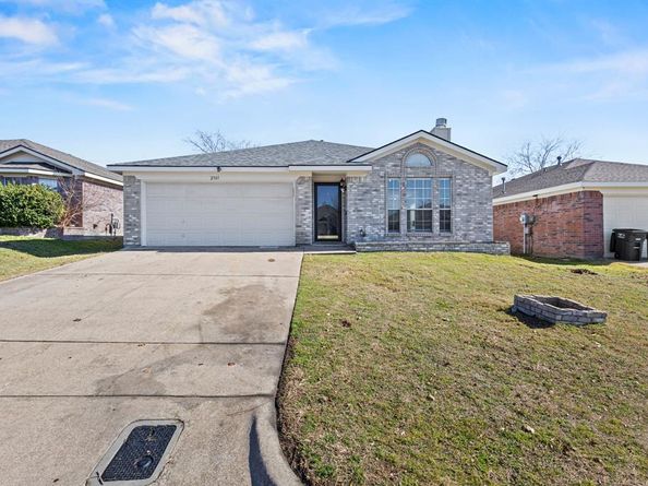 2501  Nogales Drive , Fort Worth Texas 76108