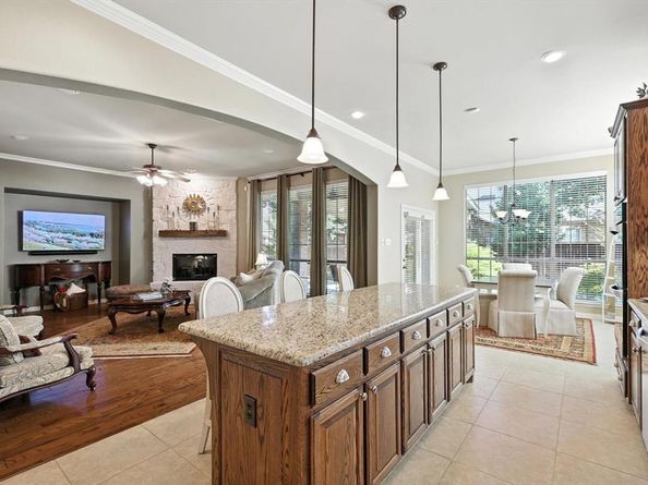1121  Burnett Drive , Lantana Texas 76226