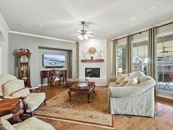 1121  Burnett Drive , Lantana Texas 76226