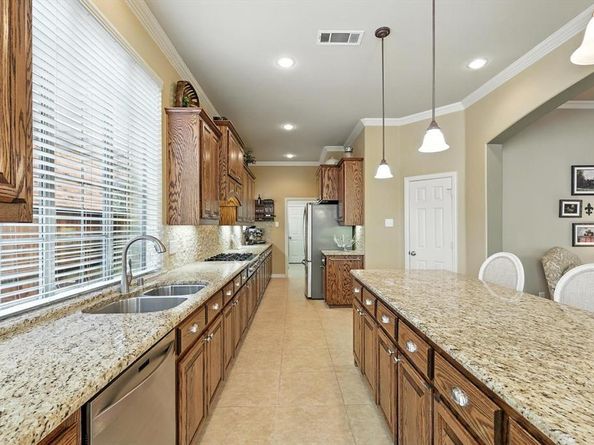 1121  Burnett Drive , Lantana Texas 76226