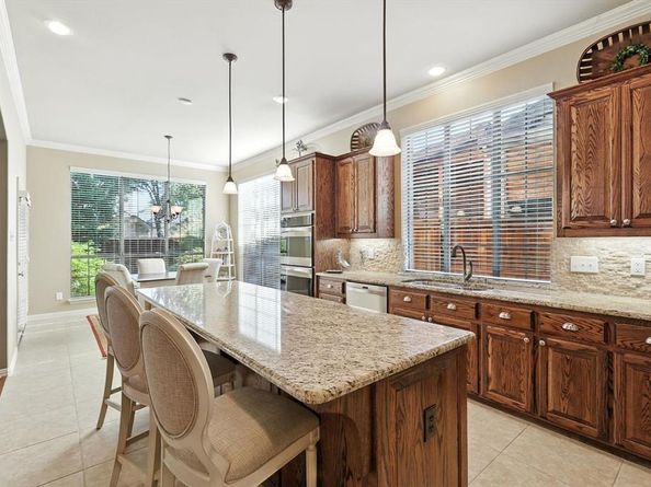 1121  Burnett Drive , Lantana Texas 76226