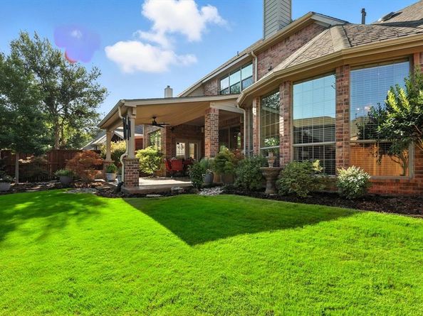 1121  Burnett Drive , Lantana Texas 76226