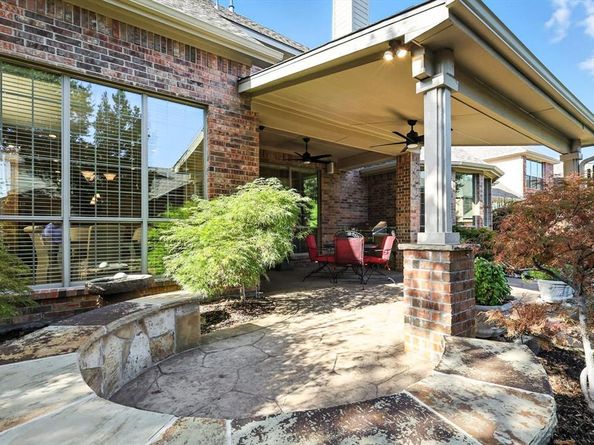 1121  Burnett Drive , Lantana Texas 76226