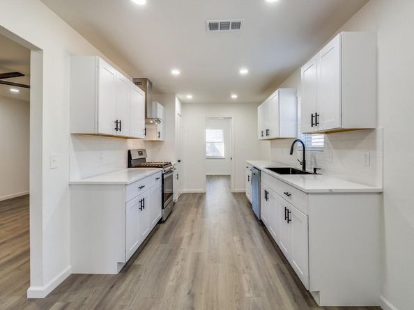 1918  Patricia Lane , Garland Texas 75042