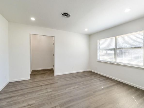1918  Patricia Lane , Garland Texas 75042