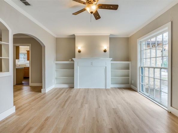 2629  Bowling Green Avenue , Dallas Texas 75216