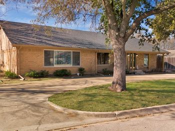 940  Western Trail 