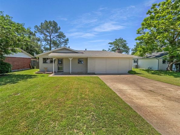 712  Brookfield Drive , Hurst Texas 76053