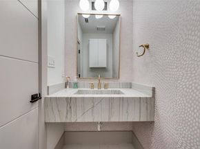 4528 W Amherst Avenue , Dallas Texas 75209