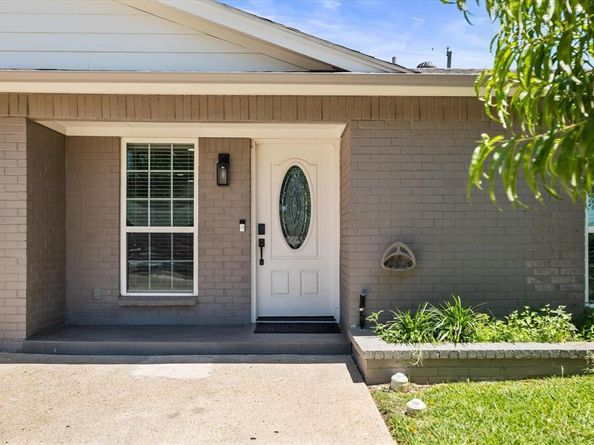 507  Parker Circle , Garland Texas 75040
