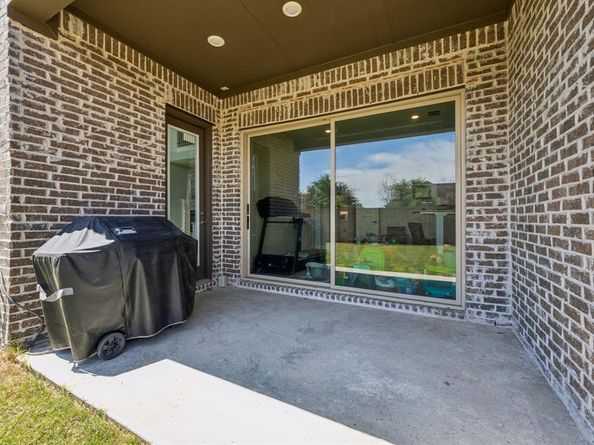 2560  Liverpool Lane , Carrollton Texas 75010