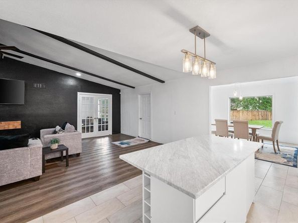 7209 W Cleburne Road , Fort Worth Texas 76133