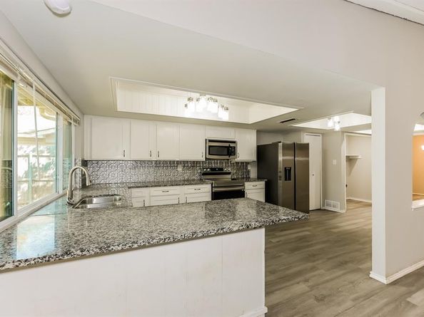 2118  Wilderness Trail , Grand Prairie Texas 75052
