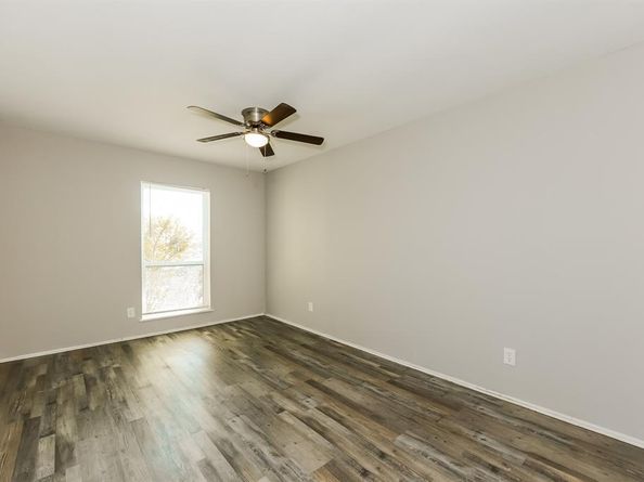 2118  Wilderness Trail , Grand Prairie Texas 75052