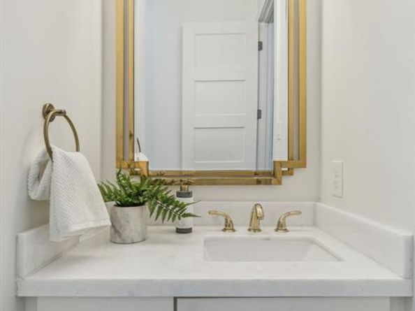 6839  Orchid Lane , Dallas Texas 75230