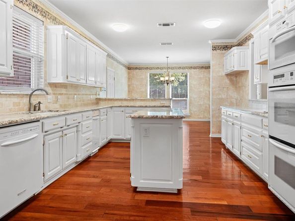 2207  Tournament Trail , Arlington Texas 76017