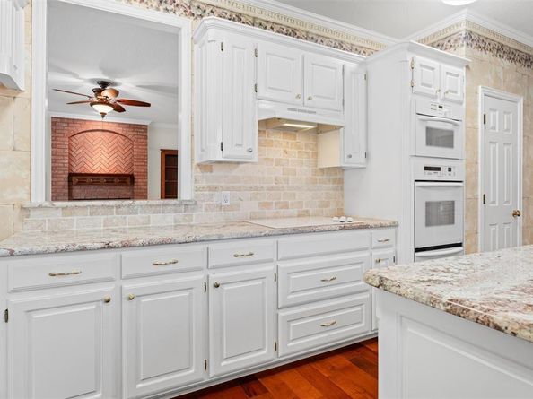 2207  Tournament Trail , Arlington Texas 76017