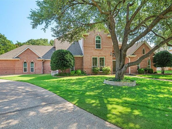 2207  Tournament Trail , Arlington Texas 76017