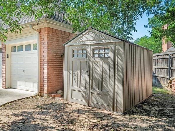 2207  Tournament Trail , Arlington Texas 76017