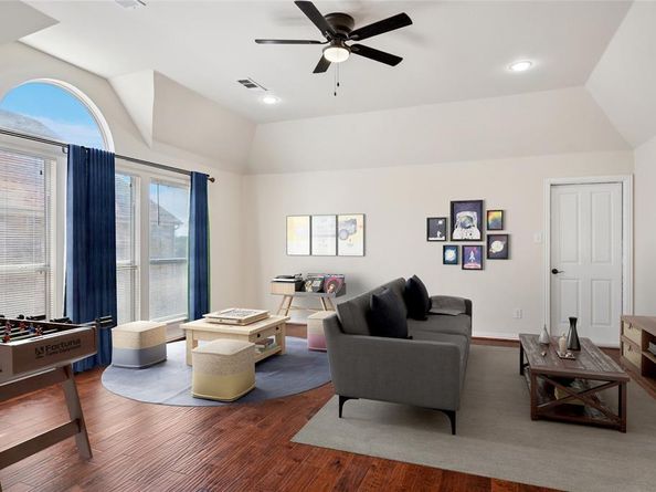 3305  Kendall Lane , Irving Texas 75062