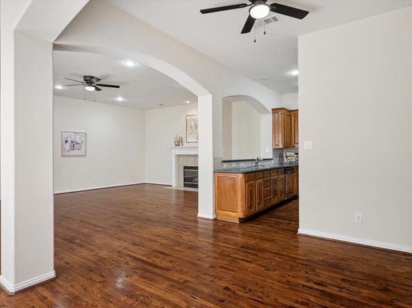 3305  Kendall Lane , Irving Texas 75062