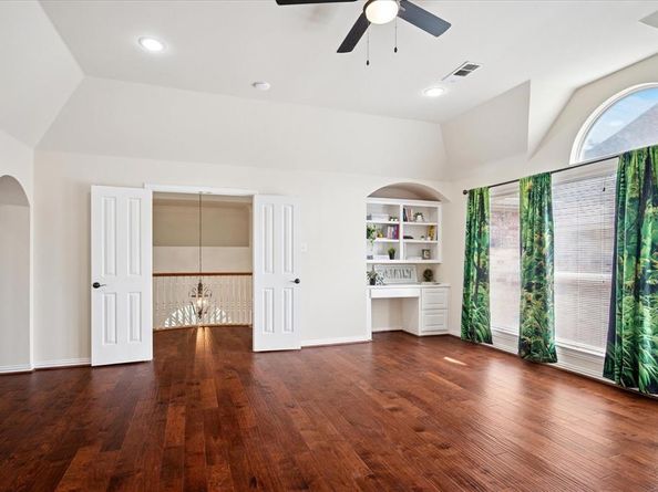 3305  Kendall Lane , Irving Texas 75062