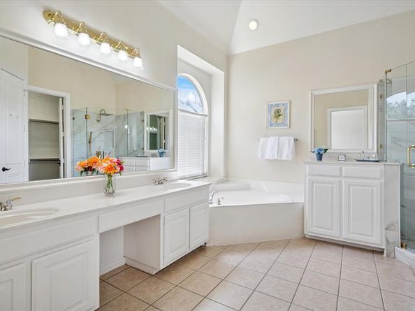 3305  Kendall Lane , Irving Texas 75062