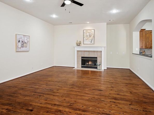 3305  Kendall Lane , Irving Texas 75062