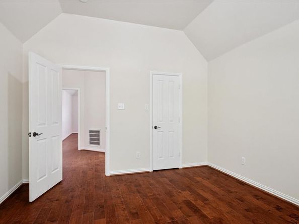 3305  Kendall Lane , Irving Texas 75062