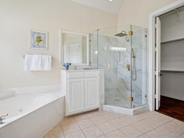 3305  Kendall Lane , Irving Texas 75062