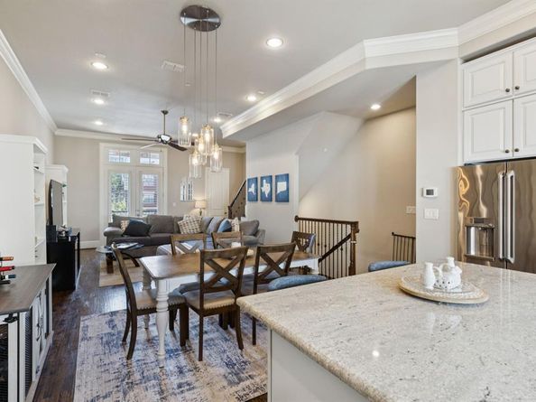 561 S Cesar Chavez Boulevard , Dallas Texas 75201