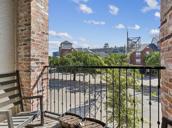 561 S Cesar Chavez Boulevard , Dallas Texas 75201