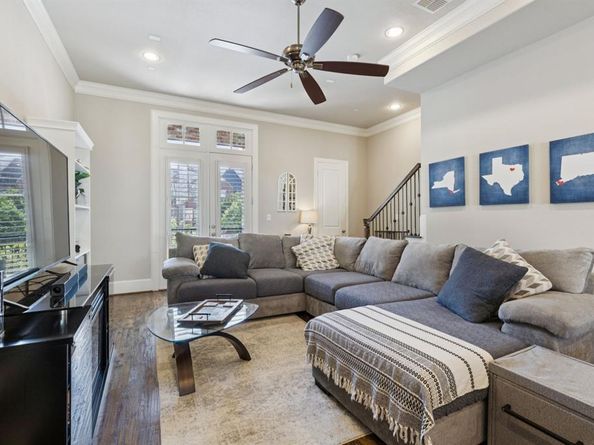 561 S Cesar Chavez Boulevard , Dallas Texas 75201