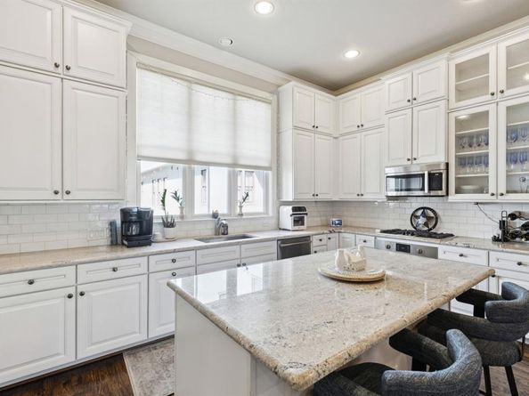 561 S Cesar Chavez Boulevard , Dallas Texas 75201