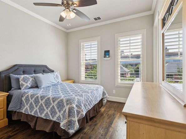 561 S Cesar Chavez Boulevard , Dallas Texas 75201