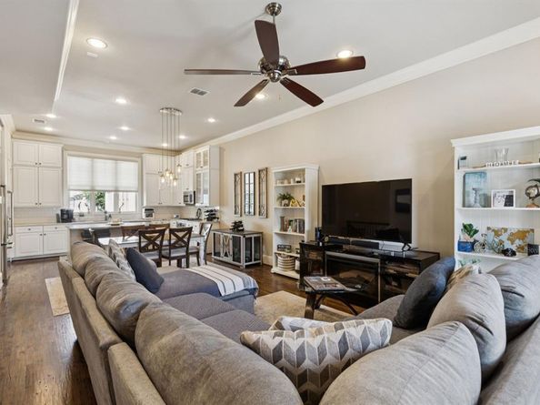 561 S Cesar Chavez Boulevard , Dallas Texas 75201