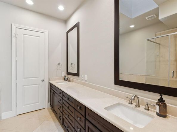 561 S Cesar Chavez Boulevard , Dallas Texas 75201