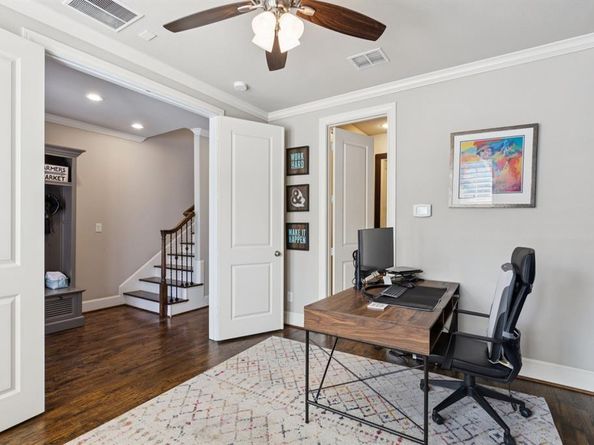 561 S Cesar Chavez Boulevard , Dallas Texas 75201