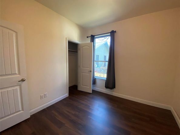 3912  Avant Street , Dallas Texas 75215