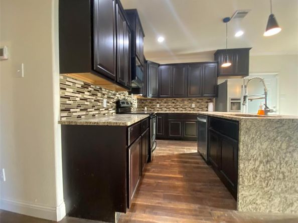 3912  Avant Street , Dallas Texas 75215