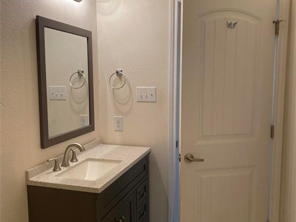 3912  Avant Street , Dallas Texas 75215