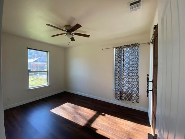 3912  Avant Street , Dallas Texas 75215