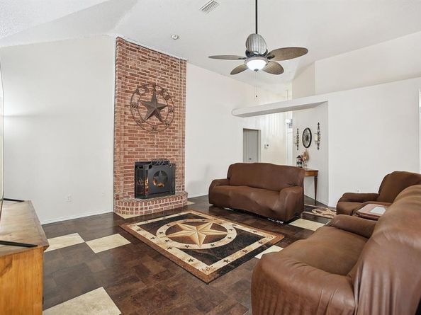 1106  Rosewood Lane , Lancaster Texas 75146