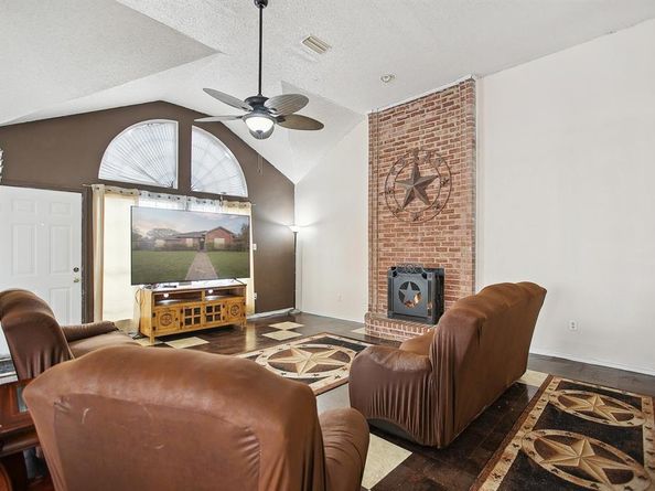 1106  Rosewood Lane , Lancaster Texas 75146