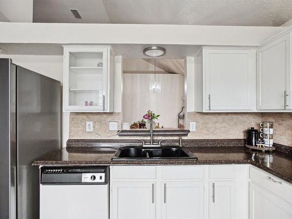 1106  Rosewood Lane , Lancaster Texas 75146