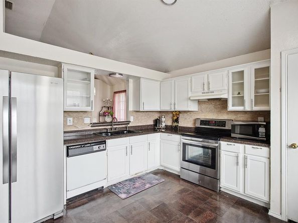 1106  Rosewood Lane , Lancaster Texas 75146