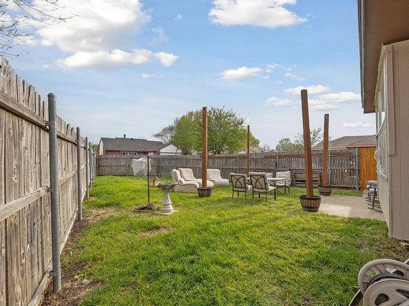 1106  Rosewood Lane , Lancaster Texas 75146