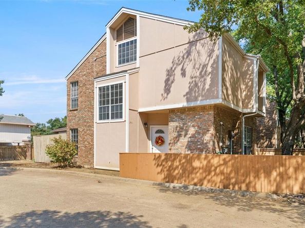 2411  Northlake Court , Irving Texas 75038